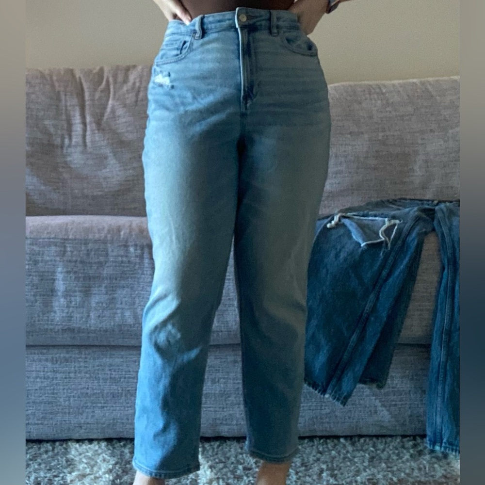 Light wash mom jeans